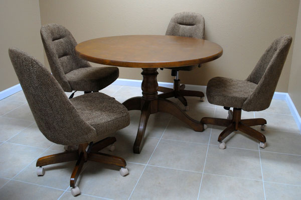 Dinette with 48 Round 220 Caster Chairs